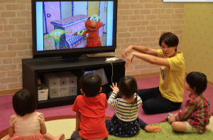 東進こども英語塾で授業を受ける子供たち