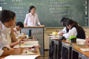 瑞穂二中では生徒一人ひとりの学力に合わせたテキストを使用する