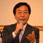 飯田陸三前社長は「新たな教育ビジネスモデルを創り、それを成立させてほしい」と創業者として、そして父として息子に希望を託す。