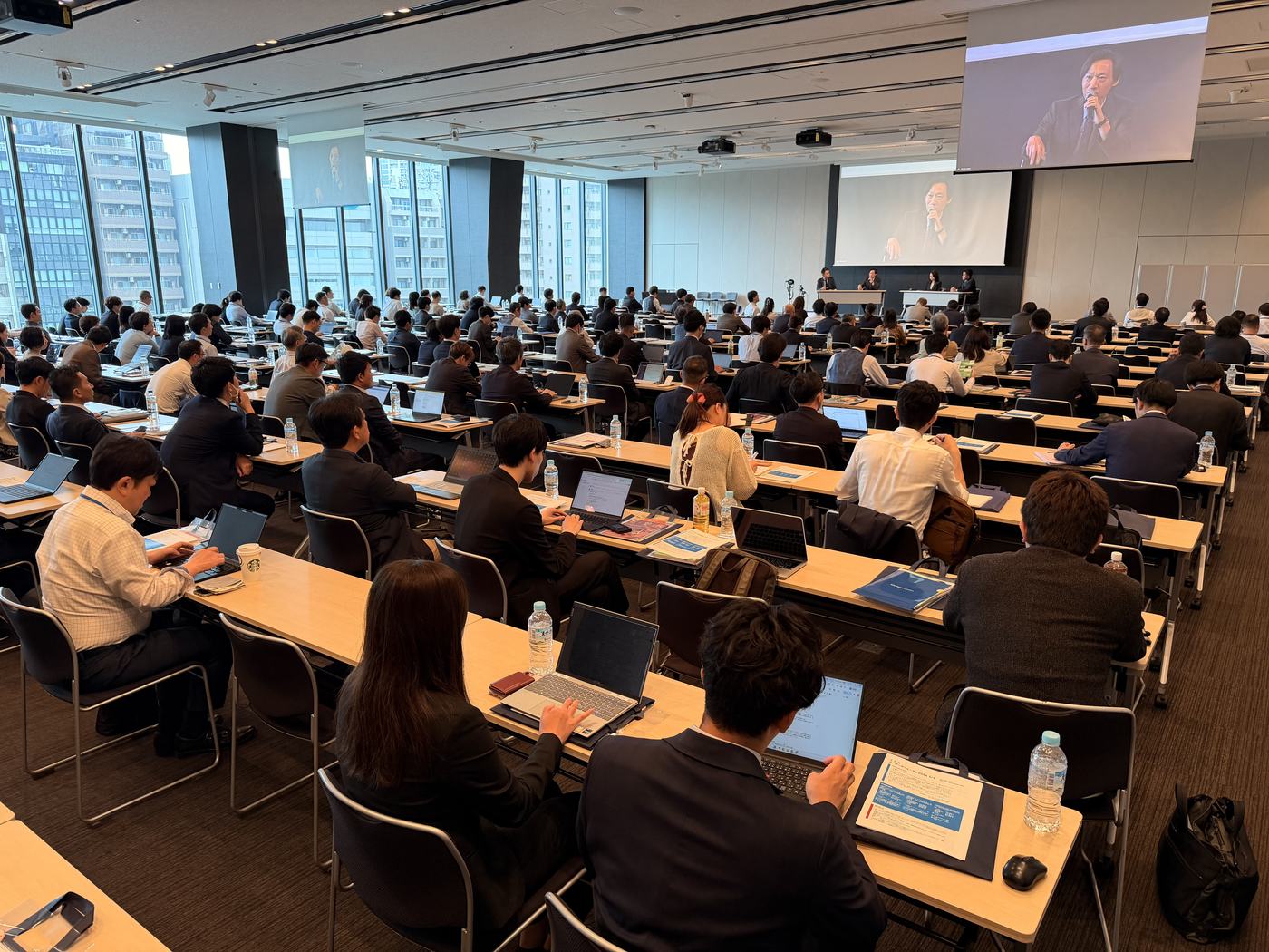 リーダーズフォーラムの会場に集まった学習塾経営者・幹部